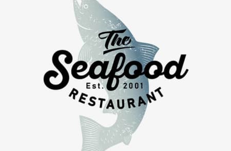 Надпис ресторан Seafood на фоні риби